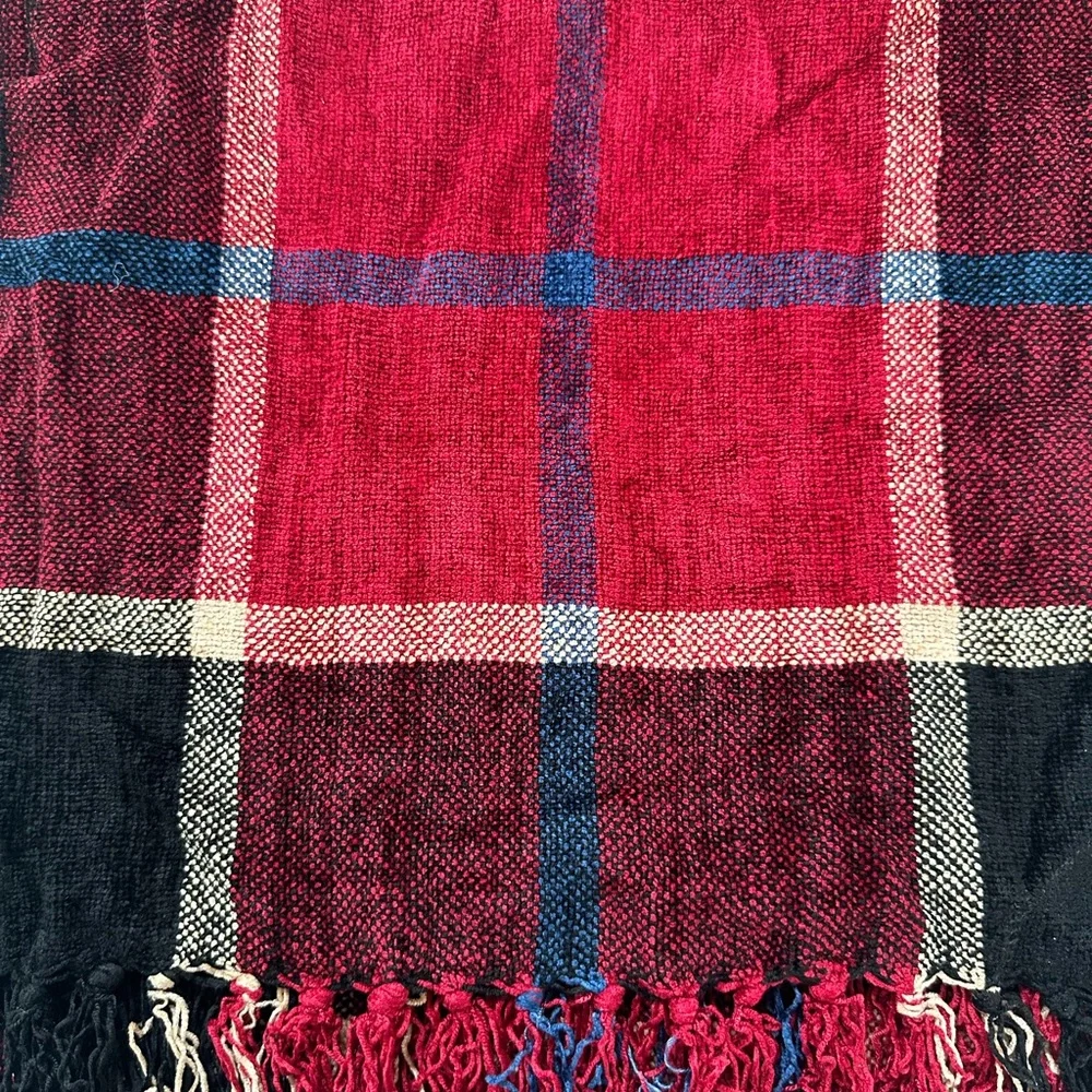 Colours by ALEXANDER JULIAN Scarf red black plaid rayon fringe
